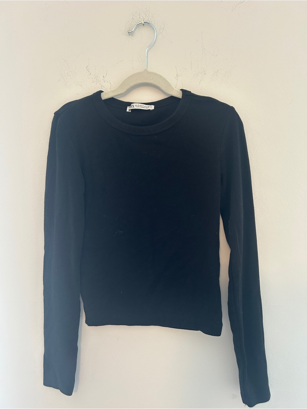 Zara Black Long-Sleeve Crewneck Tee - Women
